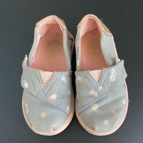 TOMS Toddler Shoes - Picture 2 of 4